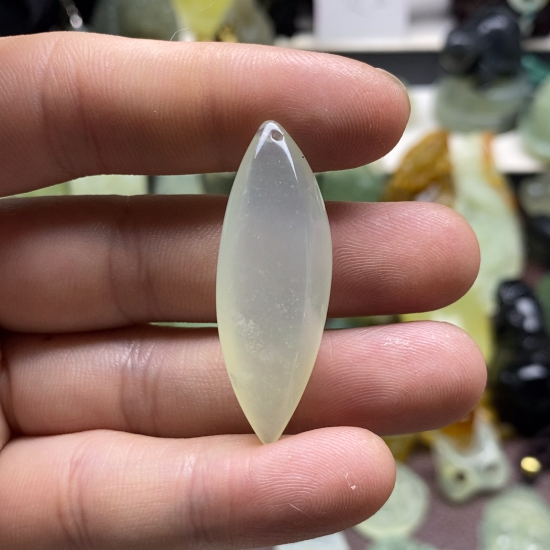 岫玉未镶嵌石来运转吊坠