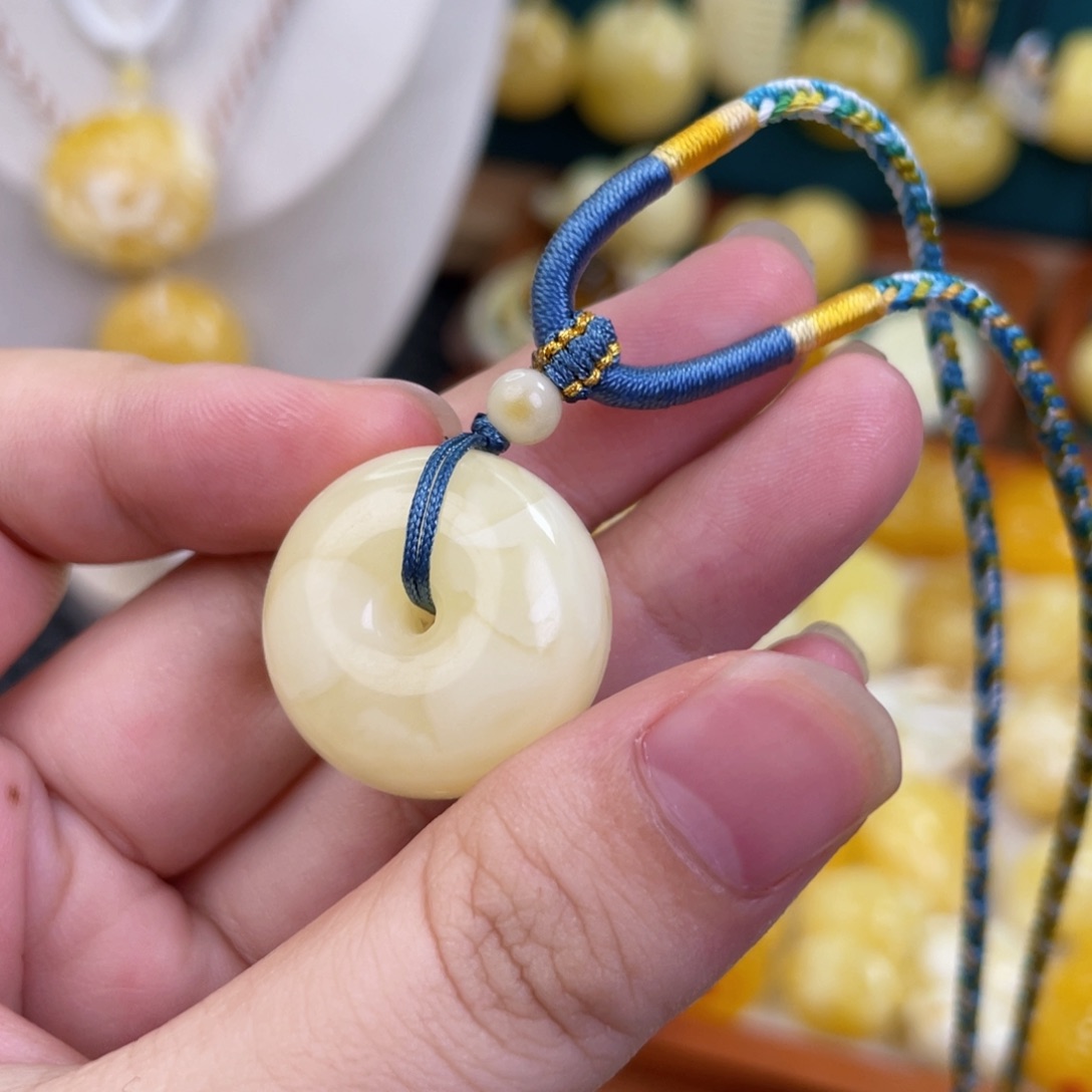 未镶嵌吊坠(赠链)蜜蜡