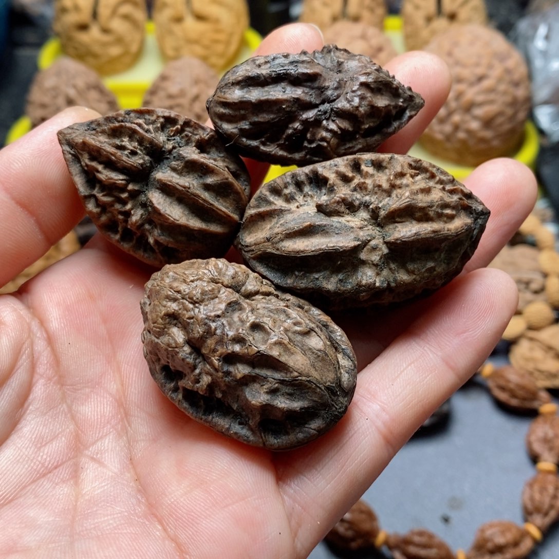 文玩核桃吊坠瑕疵79