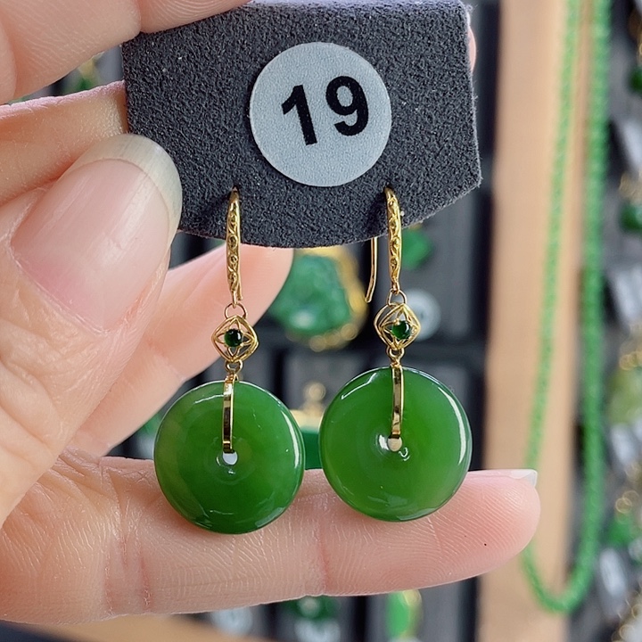 18K金镶嵌和田玉耳饰