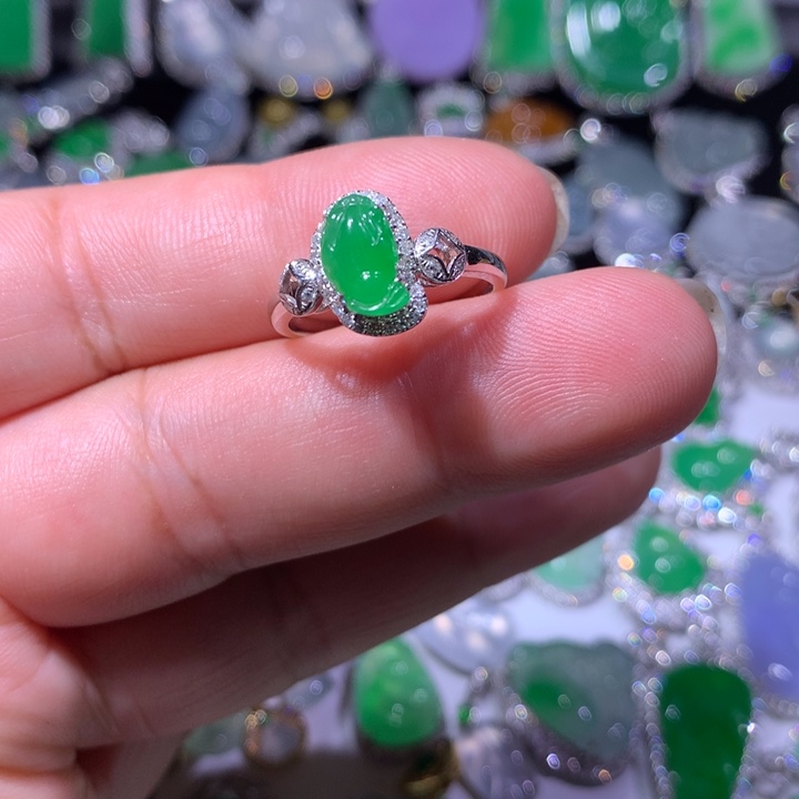 翡翠戒指18K金镶嵌