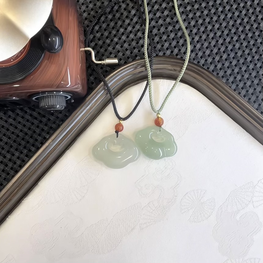 天然东陵玉晴水色古风气质吊坠
