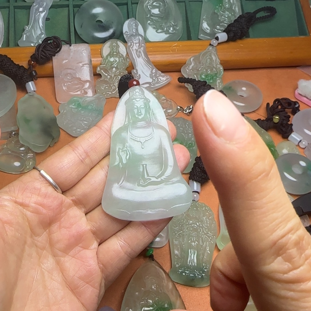 翡翠未镶嵌颈饰翡翠素衣