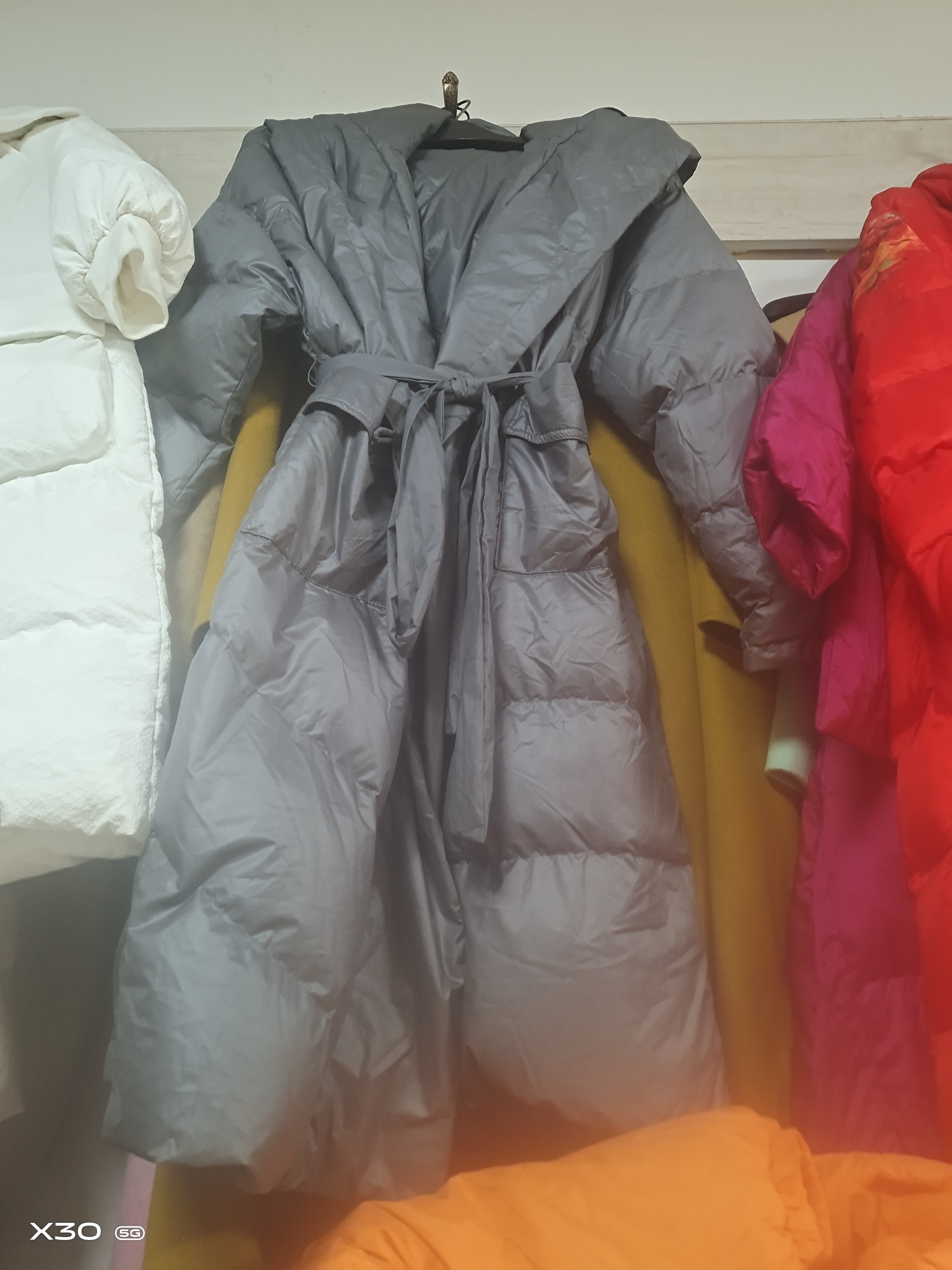 冬季新款白鹅绒连帽收腰显瘦中长款韩版保暖女外套