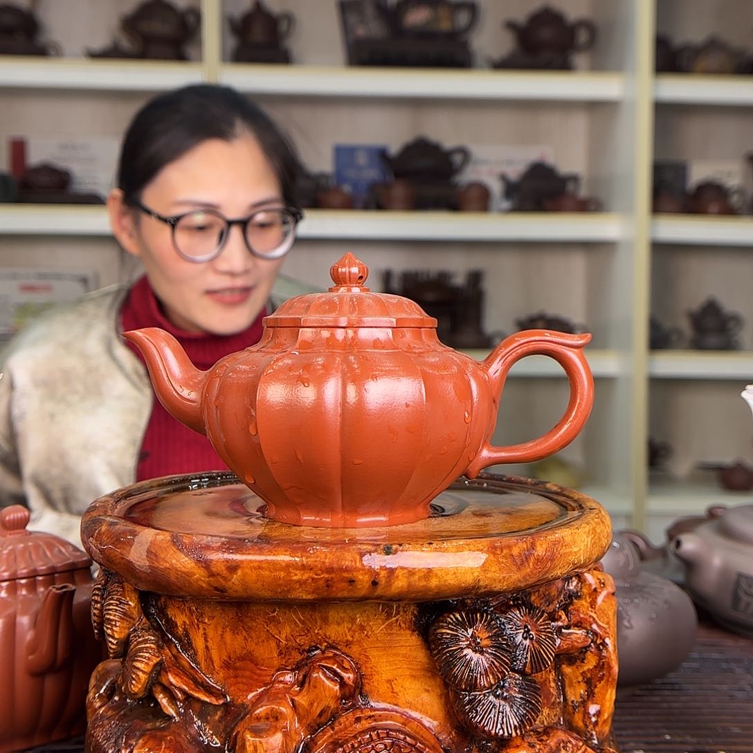 紫砂茶壶何玲老师。350c c