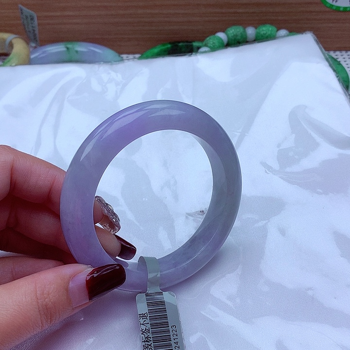 翡翠手镯未镶嵌翡翠