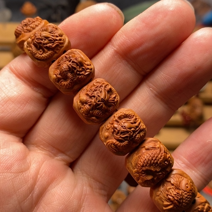 钓****桃核雕刻鱼化龙小手牌