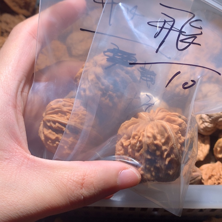 飛***文玩核桃把件三棱