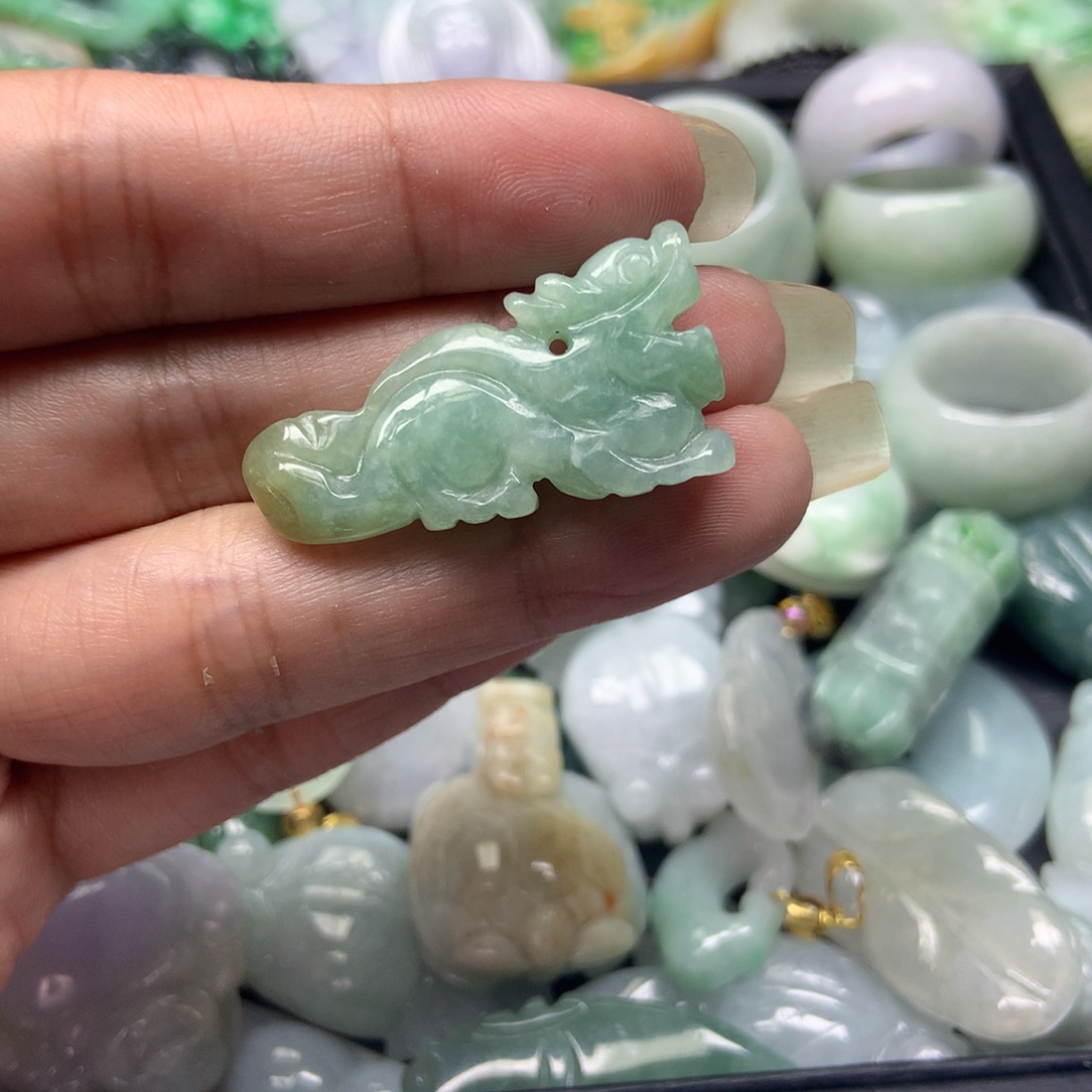 翡翠颈饰未镶嵌天然翡翠
