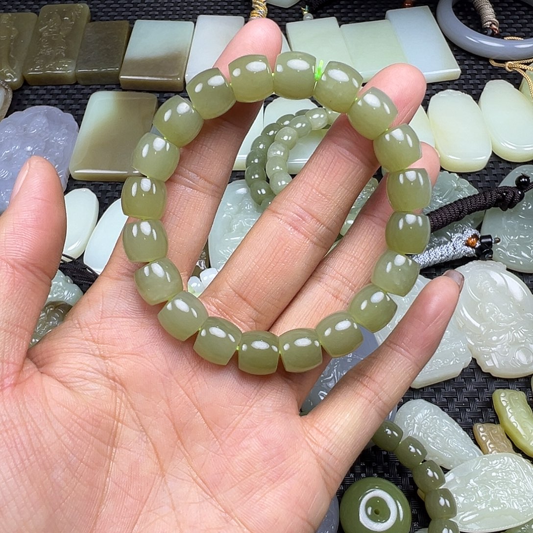 印***做和田玉未镶嵌颈饰卡10（买断价，不退不换）