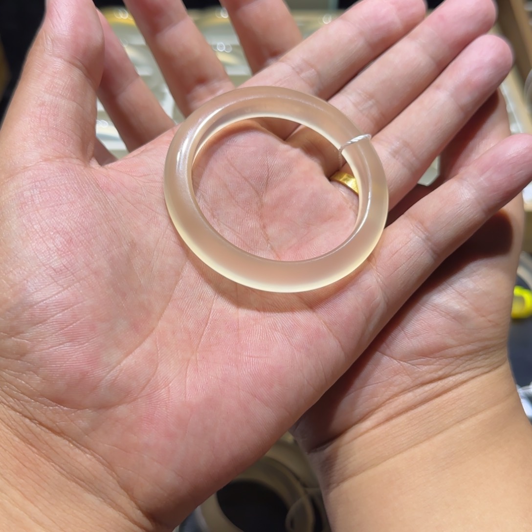 玛瑙/玉髓手镯未镶嵌宝**y