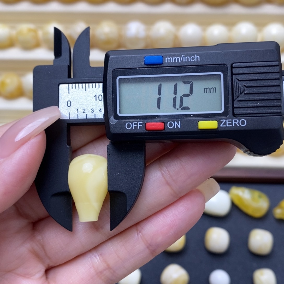 琥珀未镶嵌珠宝奇石坛*