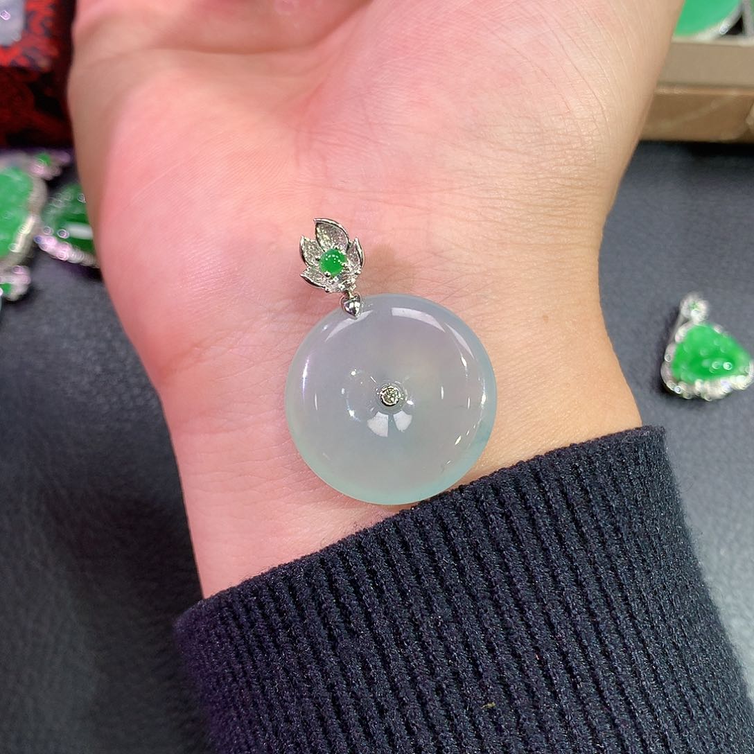 翡翠吊坠(赠链)18K金镶嵌