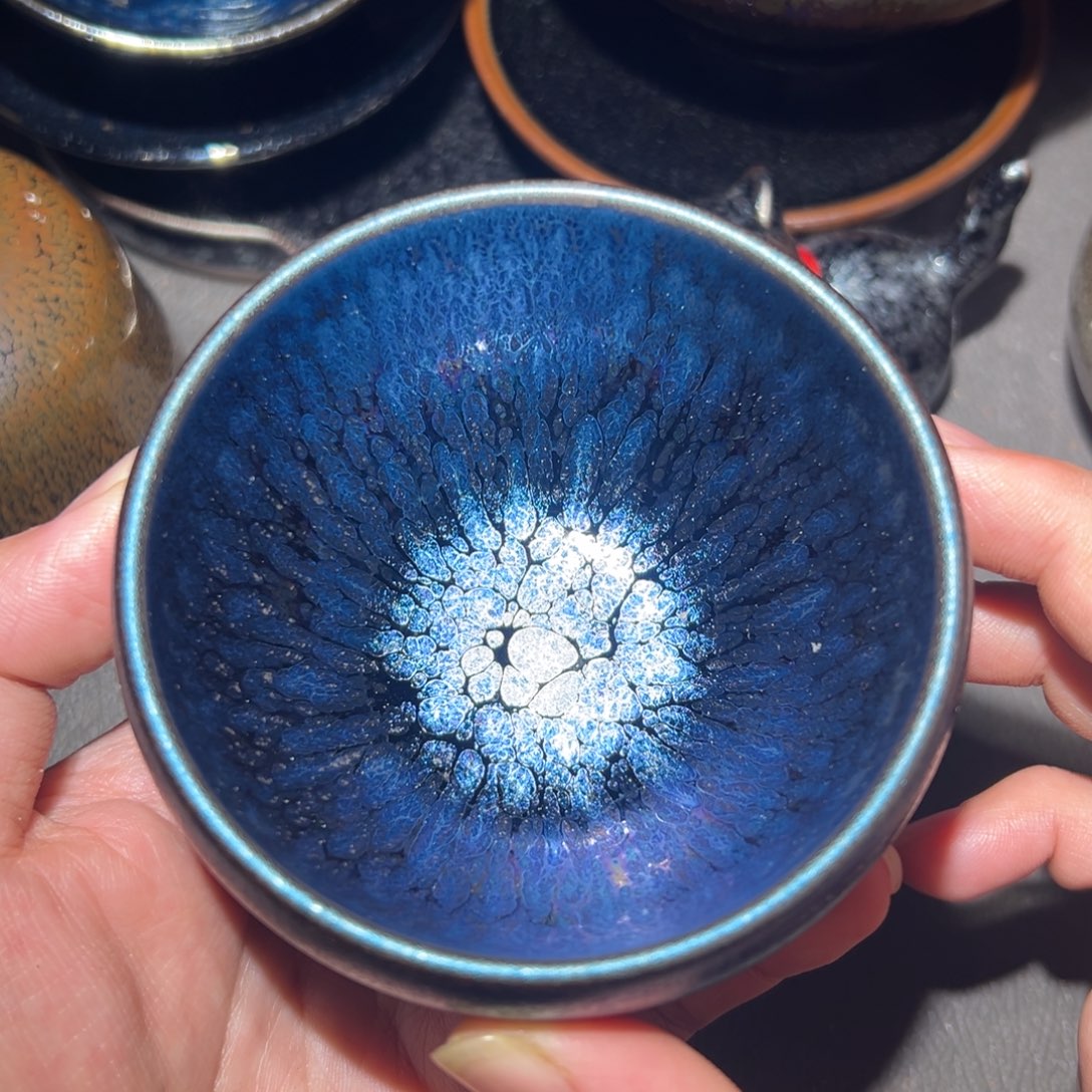 茶盏我想去买东西的路上