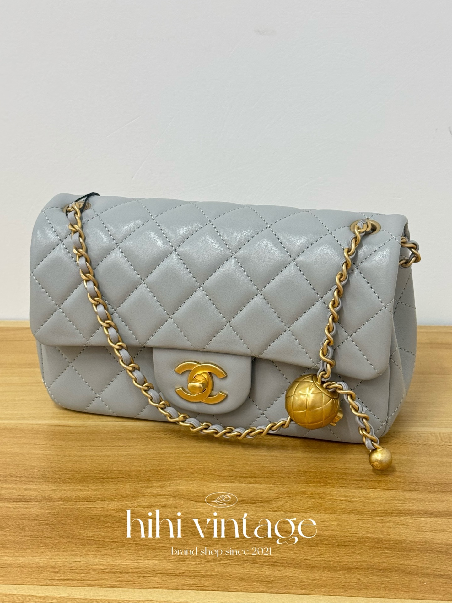99新 Chanel/香奈儿 24K灰色金扣羊皮金球大mini二店/13991277