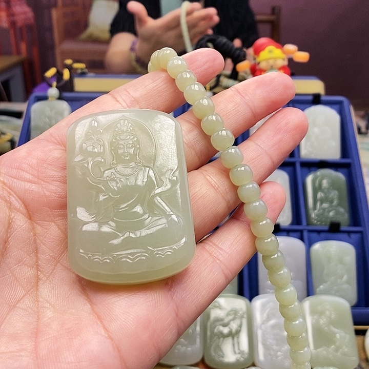 和田玉未镶嵌颈饰黄*美