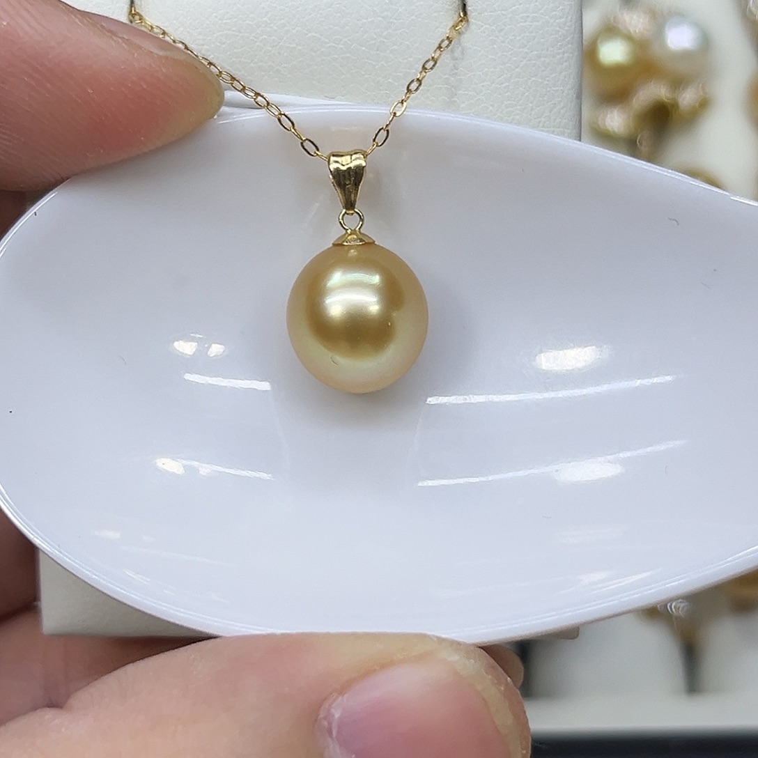 18K金镶嵌海水珍珠吊坠(赠链)