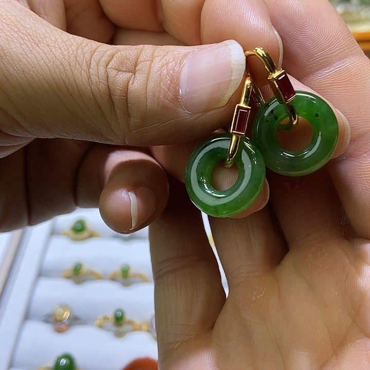 T***a和田玉（碧玉）银S925镀金镶嵌颈饰