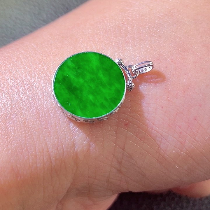 翡翠18K金镶嵌颈饰翡翠