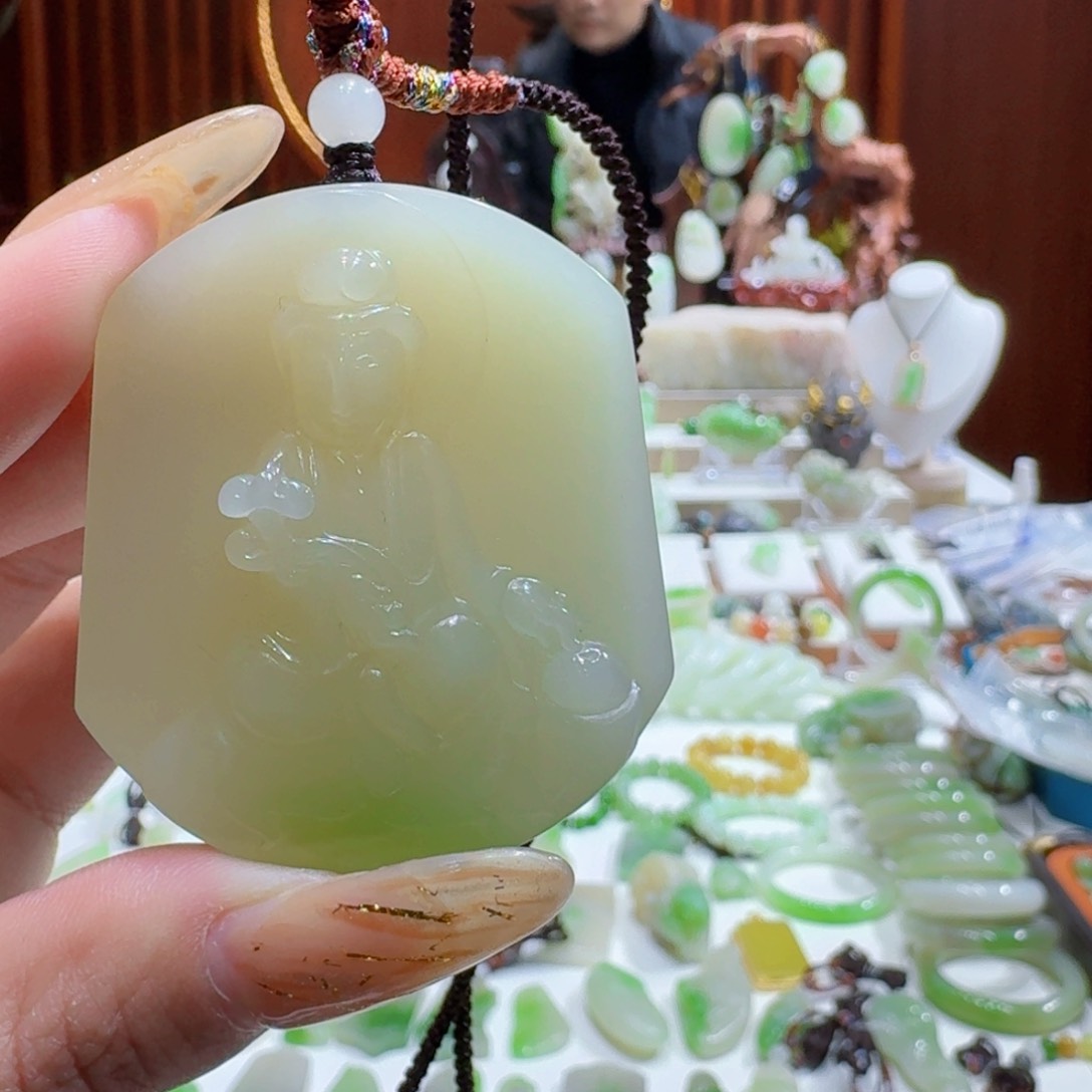 和田玉翠青观音未镶嵌