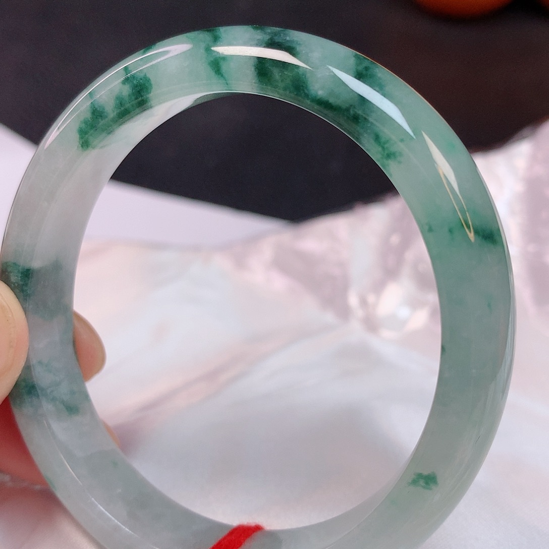 【闪购商品】翡翠手镯（贵妃镯）未镶嵌今***雨56