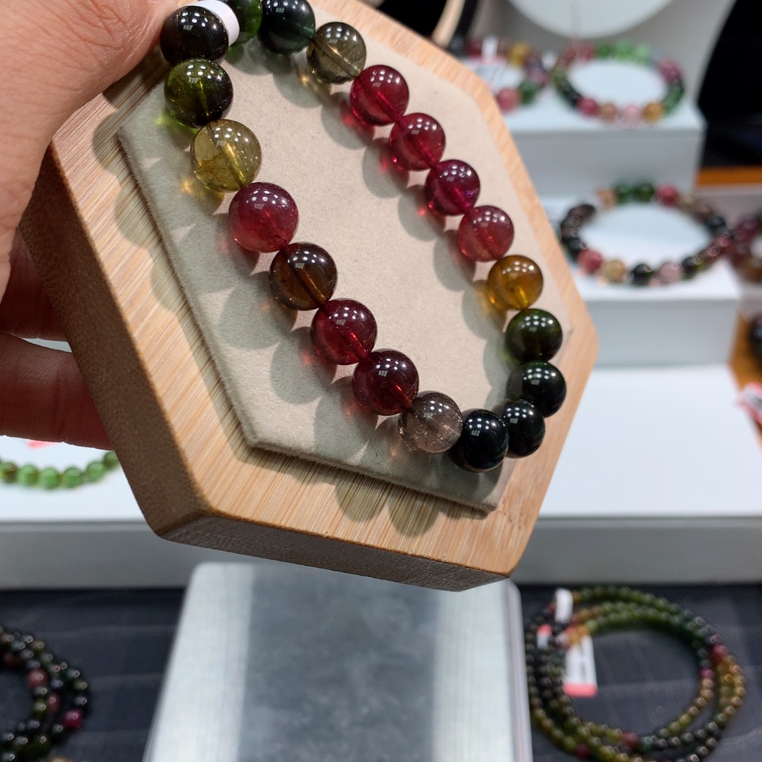 碧玺手链未镶嵌     9.7mm。