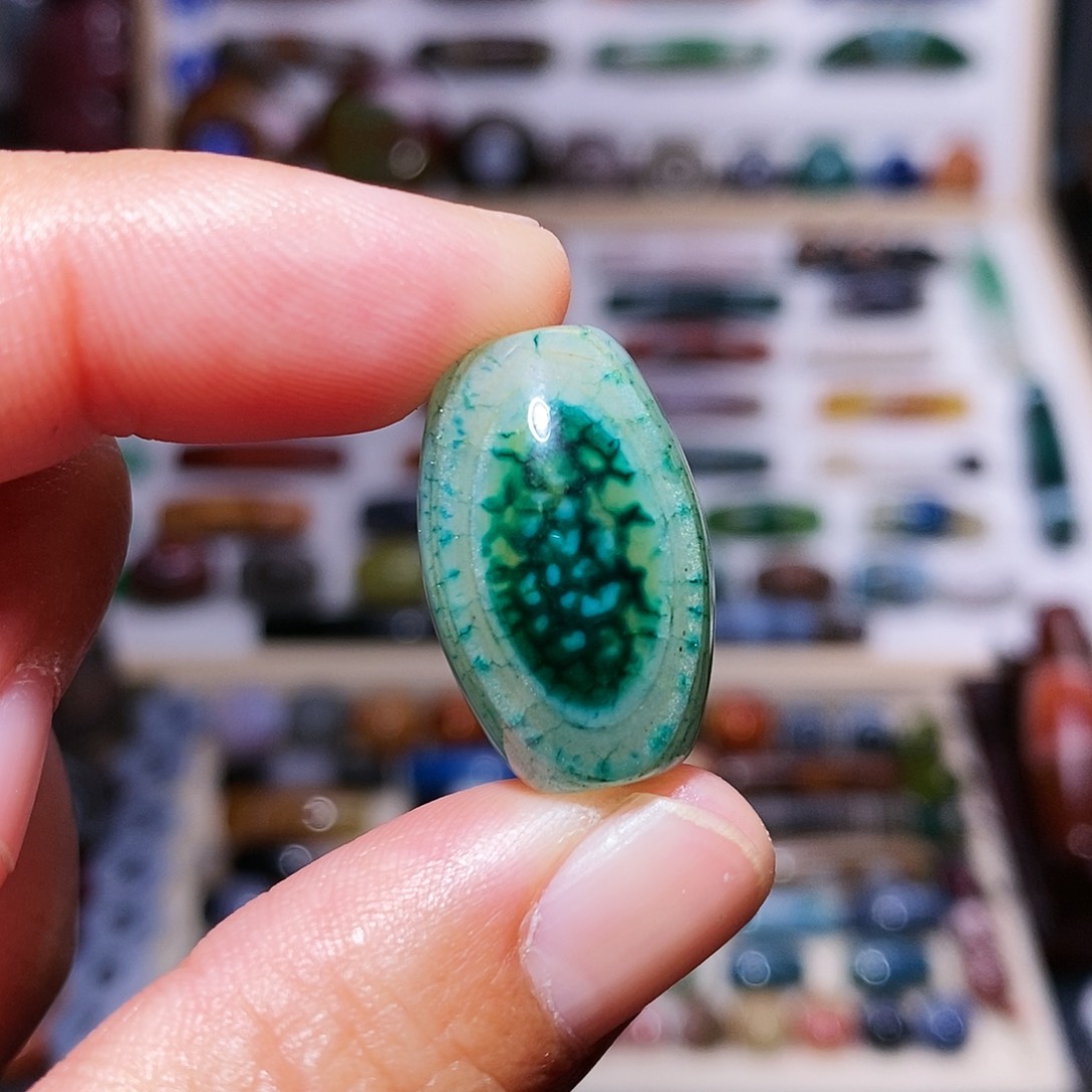 玛瑙吊坠未镶嵌?….