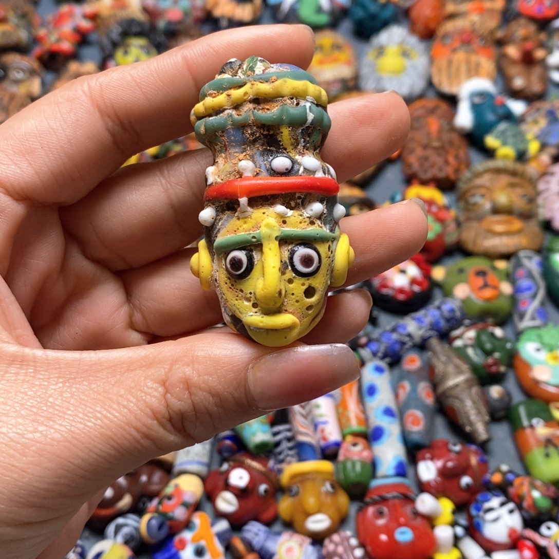 琉璃颈饰印度尼西亚黄脸娃