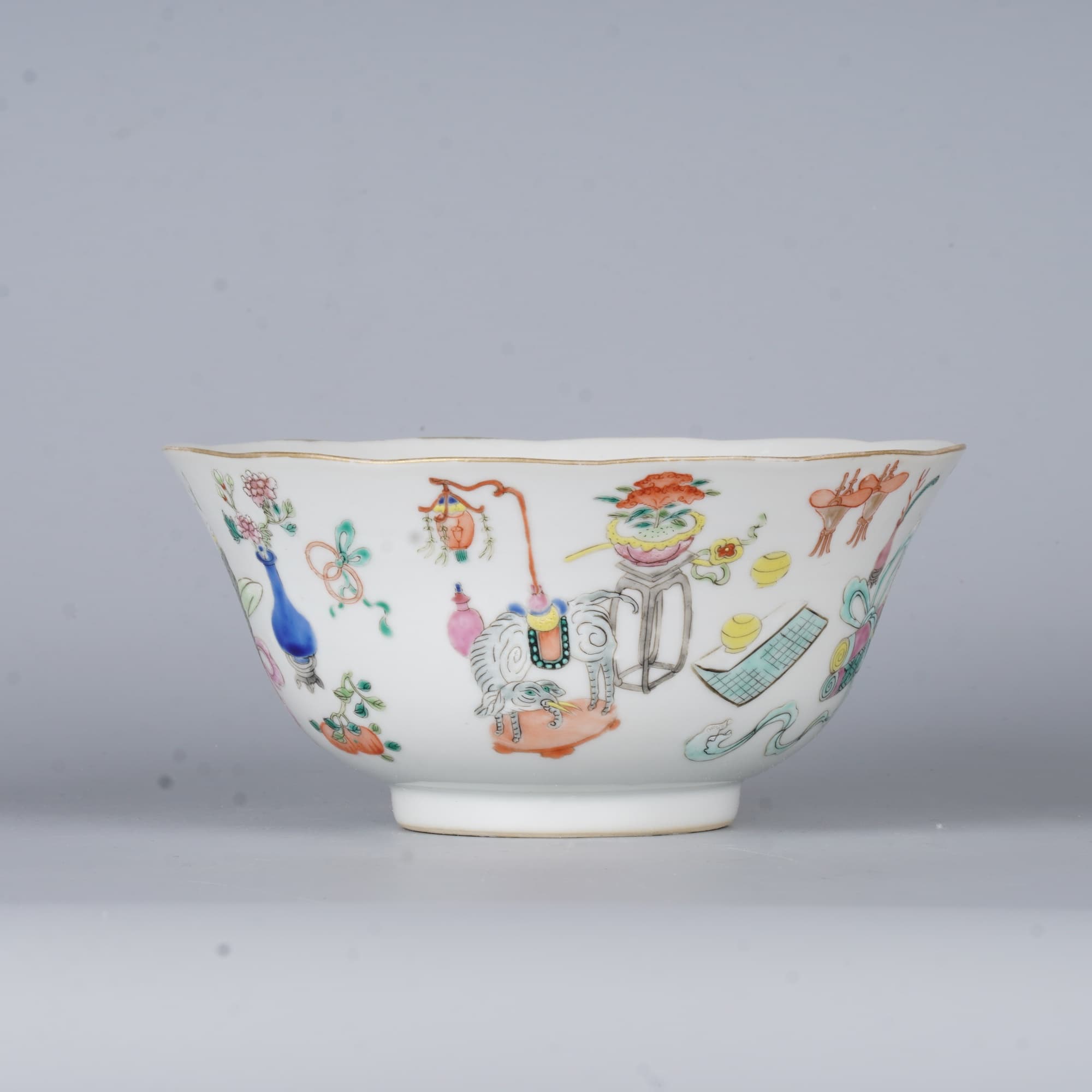 【拍卖】Lot.4710 粉彩博古图花口碗