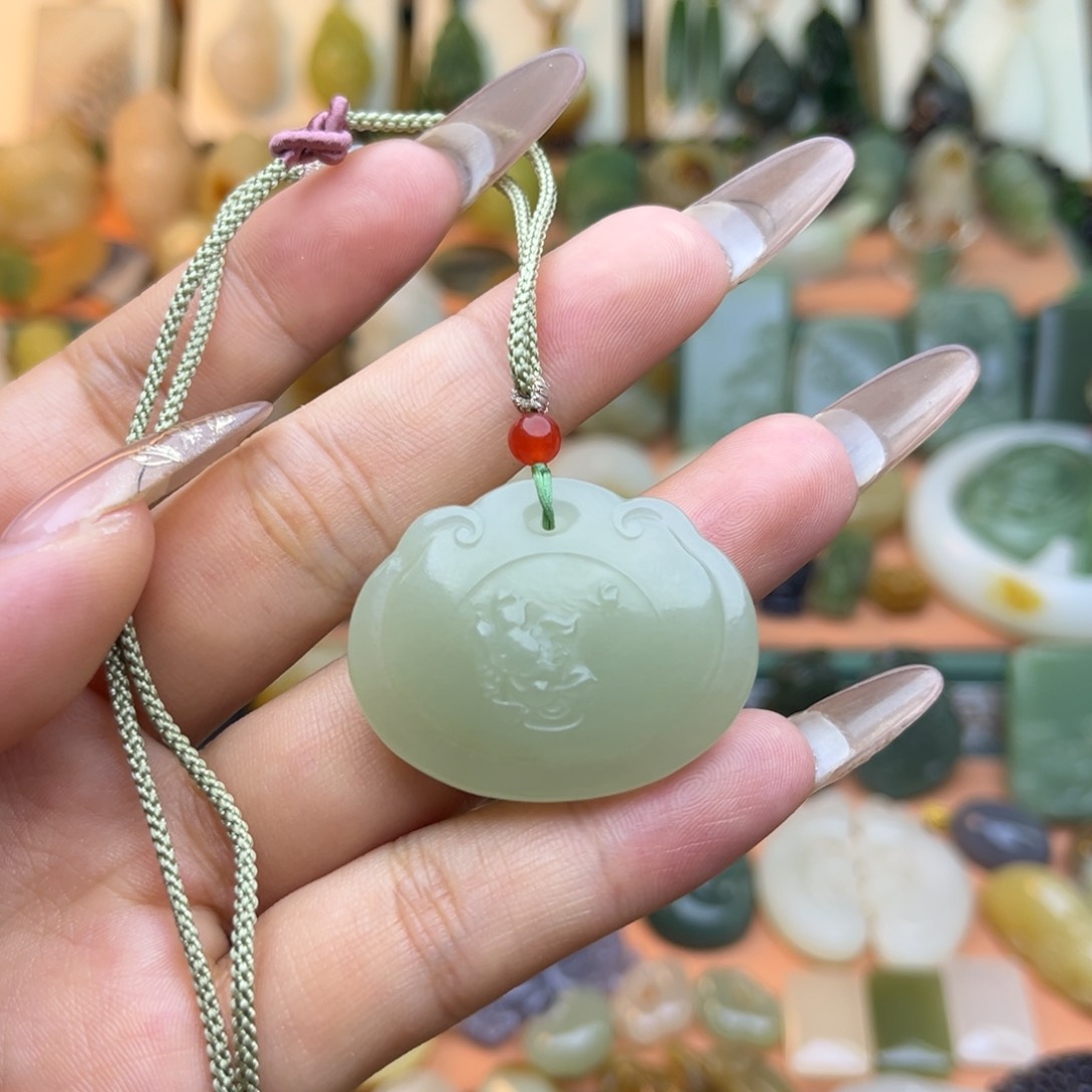 和田玉颈饰未镶嵌