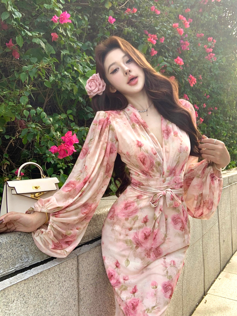 胭脂色温柔性感灯笼袖修身绑带鱼尾裙连衣裙女2025新款显瘦长裙子