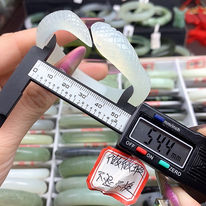 蛇纹石玉手镯未镶嵌839