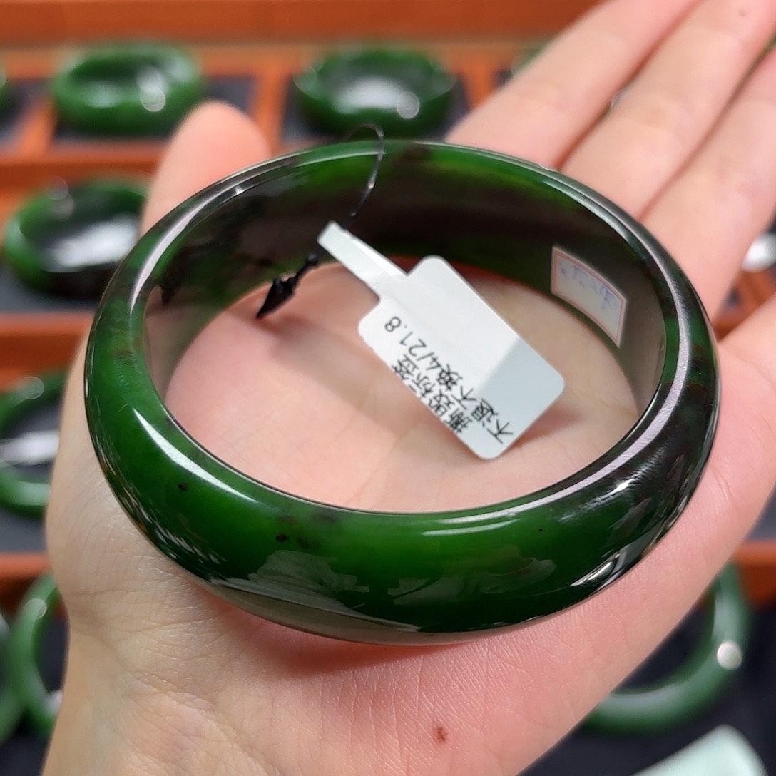 和田玉（碧玉）未镶嵌手镯辣菠菜红皮6061