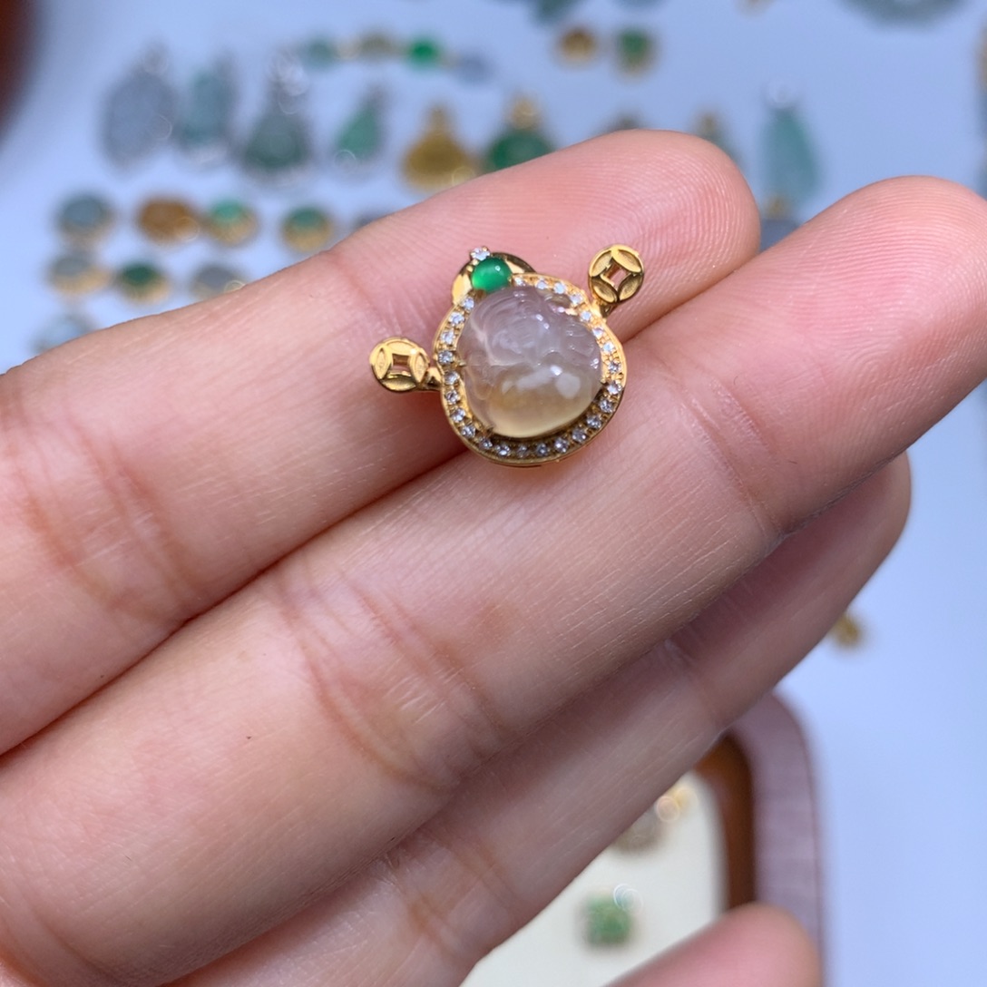 翡翠18K金镶嵌项链