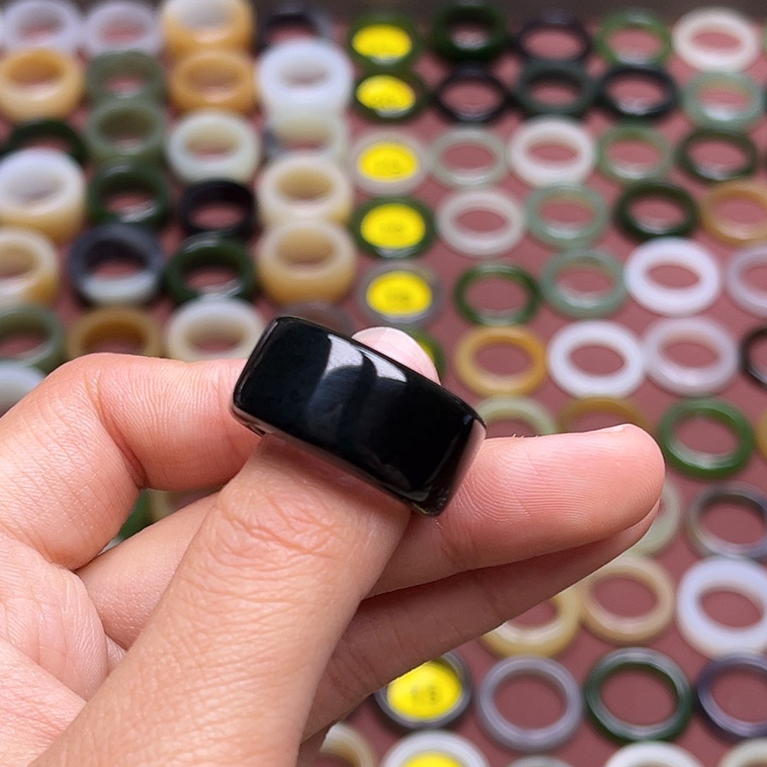 和田玉戒指未镶嵌18内径 墨玉