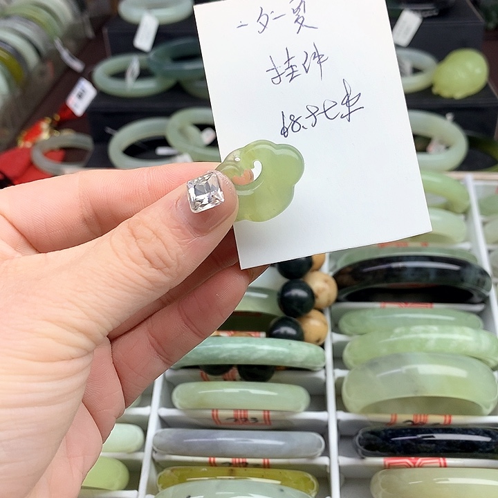 蛇纹石玉手镯未镶嵌一**夏