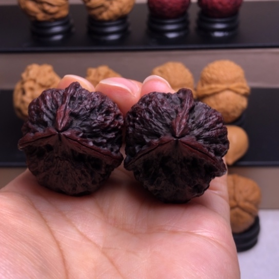 文玩核桃把件寿桃三楞地闷68