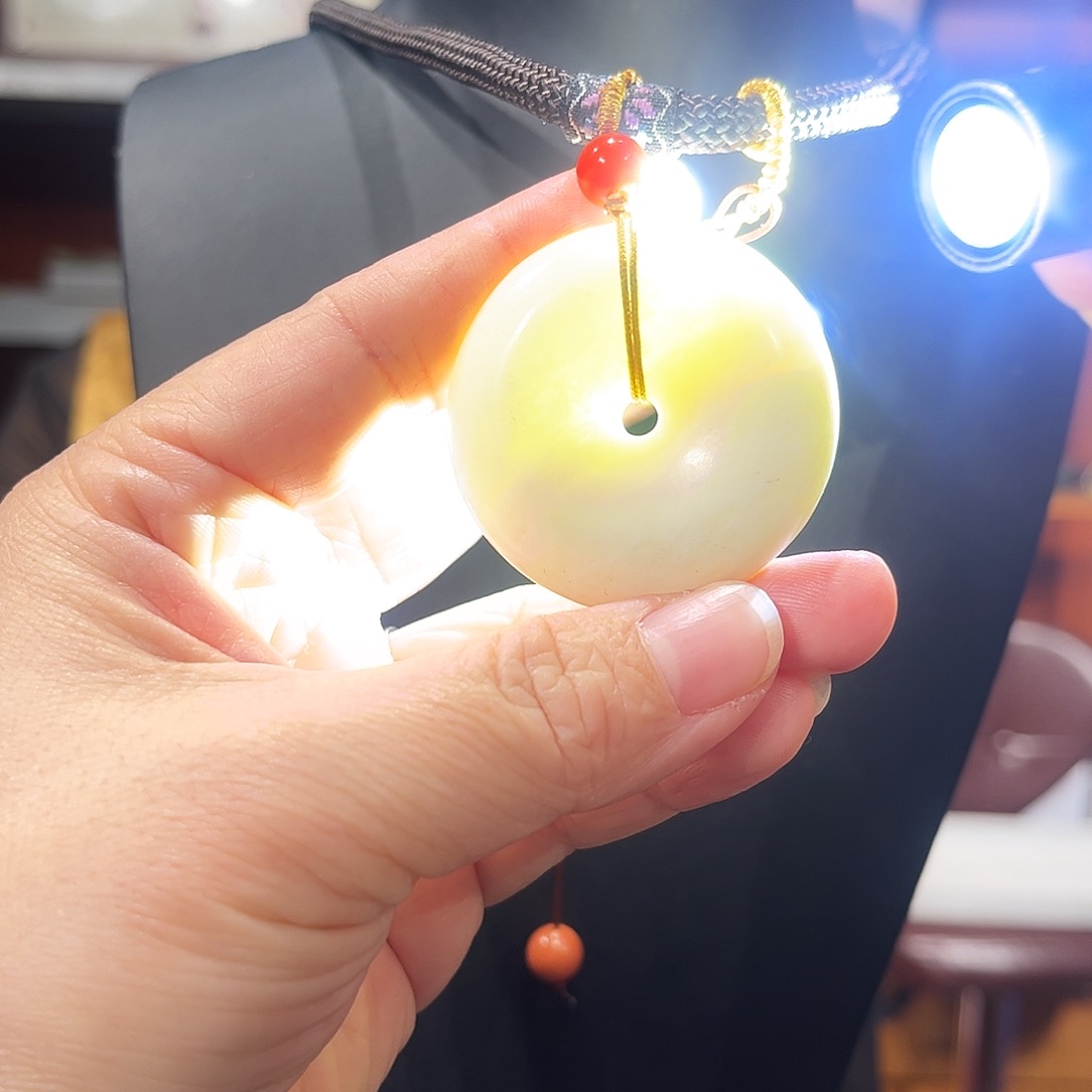 颈饰未镶嵌和田玉（糖玉）