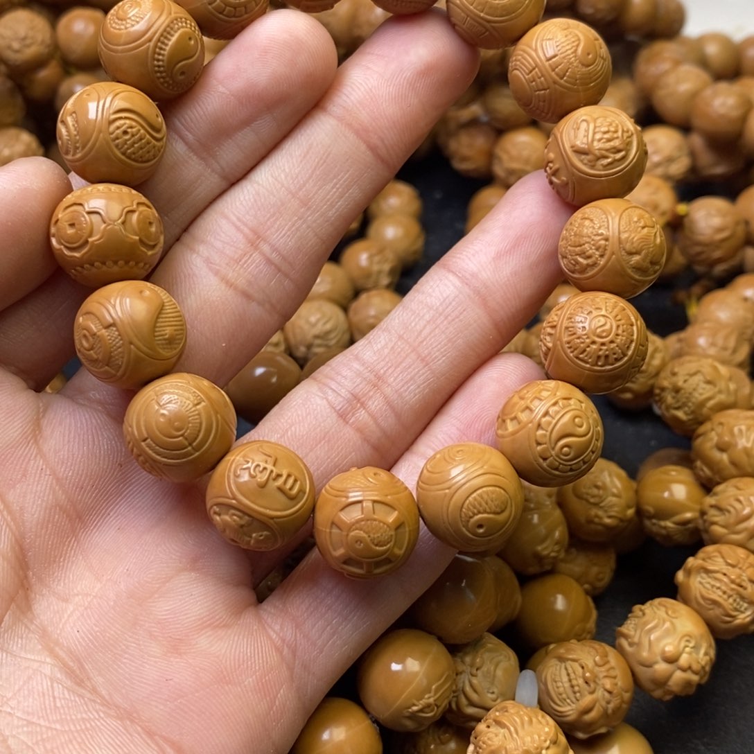 猴头核桃吊坠莫*绿四面八卦