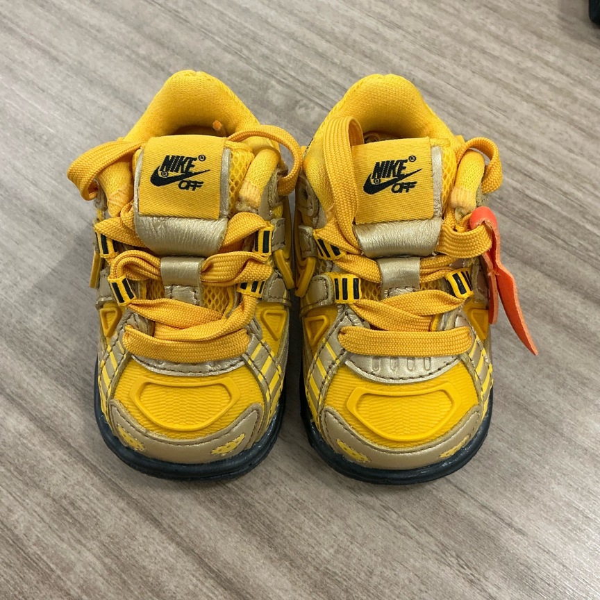 未使用 maje  Nike OFF-WHITE联名款童鞋 全新17码/5067