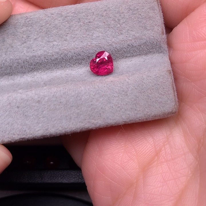 红宝石裸石1.15ct红宝石爱心