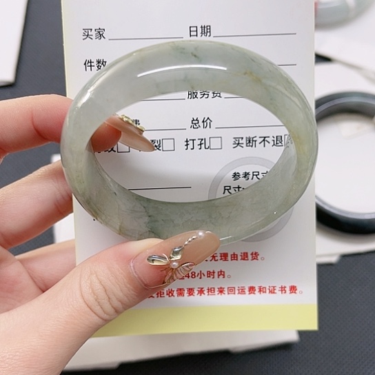 翡翠手镯未镶嵌A货