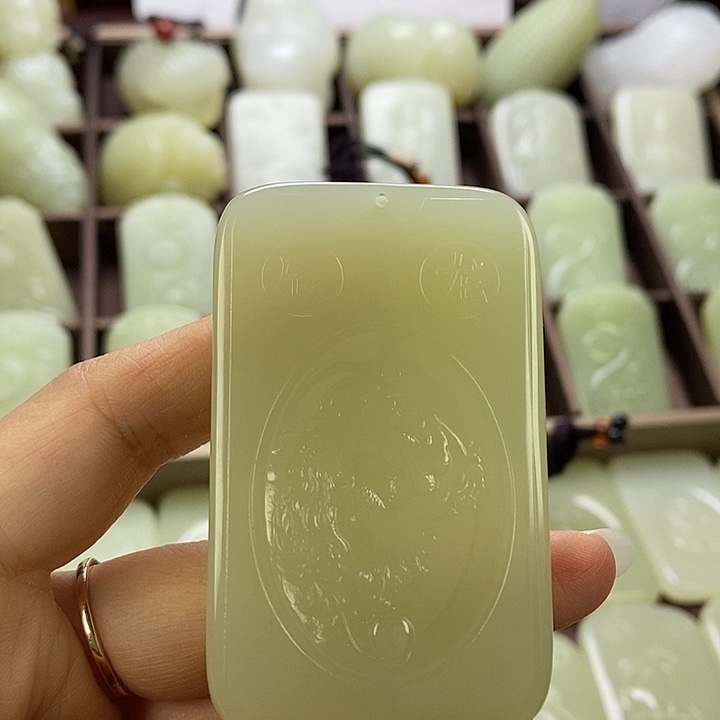 昆仑石龙守护神丽