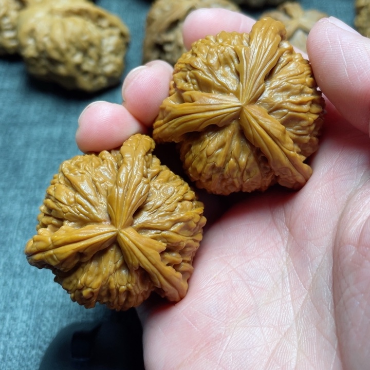 胡*工艺三棱白狮子三棱