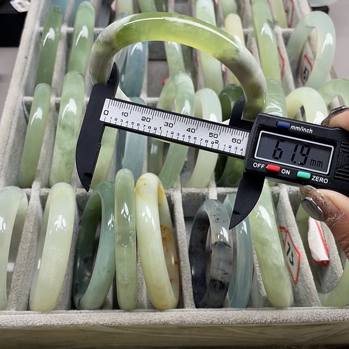 蛇纹石玉未镶嵌手镯45