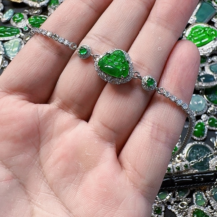 翡翠颈饰未镶嵌天然A货翡翠放漏