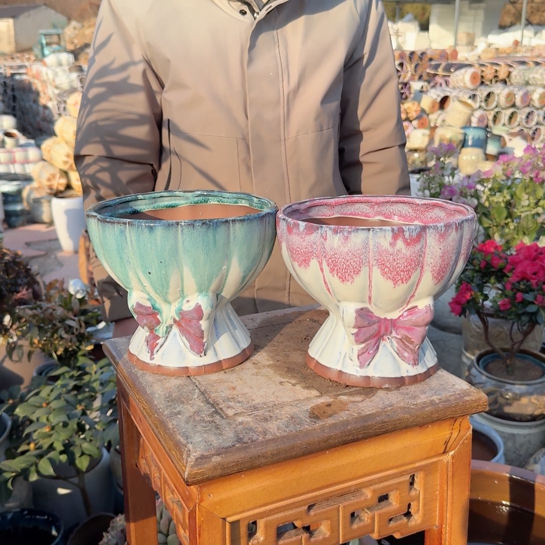 紫砂花盆口18高17（两个莲花蝴蝶结