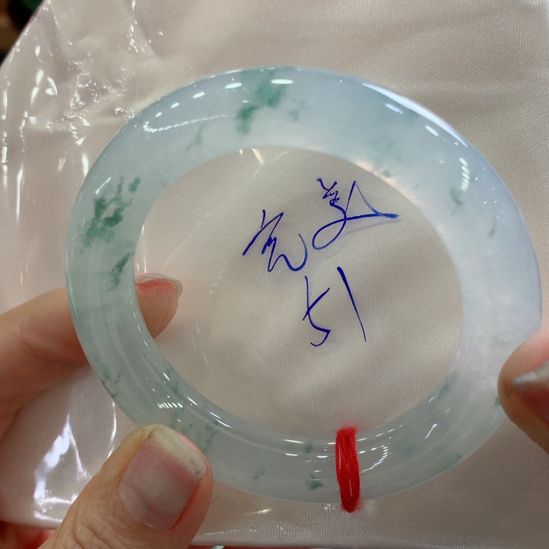 翡翠手镯未镶嵌翡翠手镯