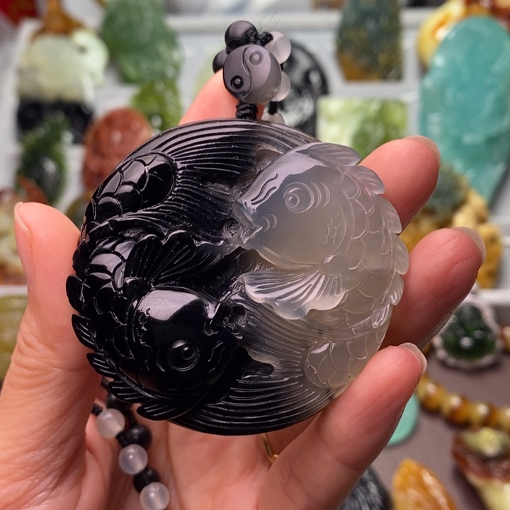 R***K蛇纹石玉未镶嵌颈饰