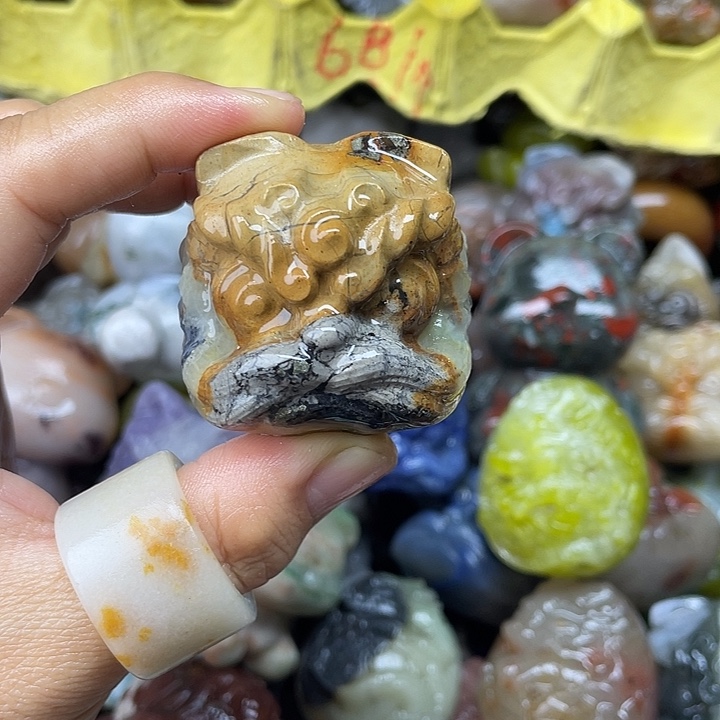 石英岩玉未镶嵌醒狮